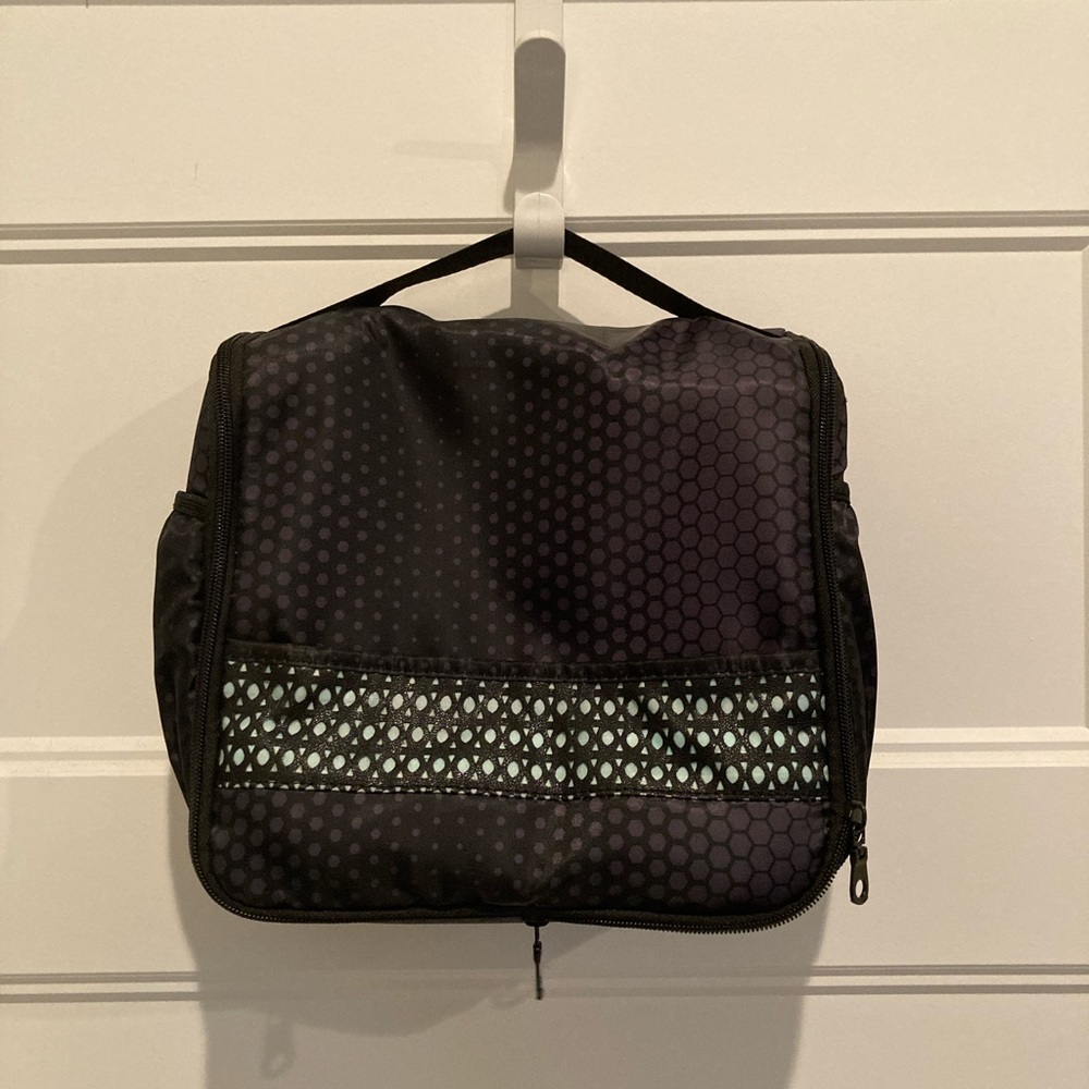 Hanging travel cosmetic bag